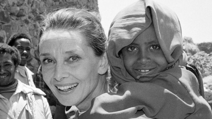 Nach der Schauspielkarriere engagierte sich Audrey Hepburn als UNICEF-Botschafterin.