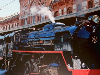 Der Erdbeer-Zug bringt heute Touristen nach Aranjuez.