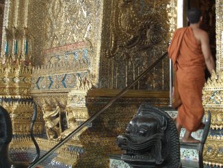 Mönch im Tempel des Königspalast